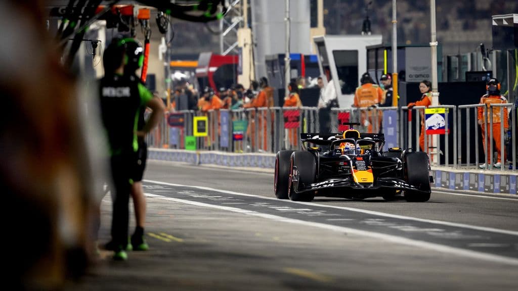 Verstappen verkleint achterstand op Norris in Abu Dhabi training