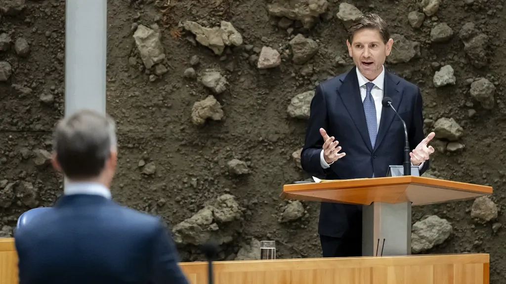 Politieke crisis in Den Haag: minderheidskabinet Jetten zoekt steun in 'Binnenhof Vol Liefde'
