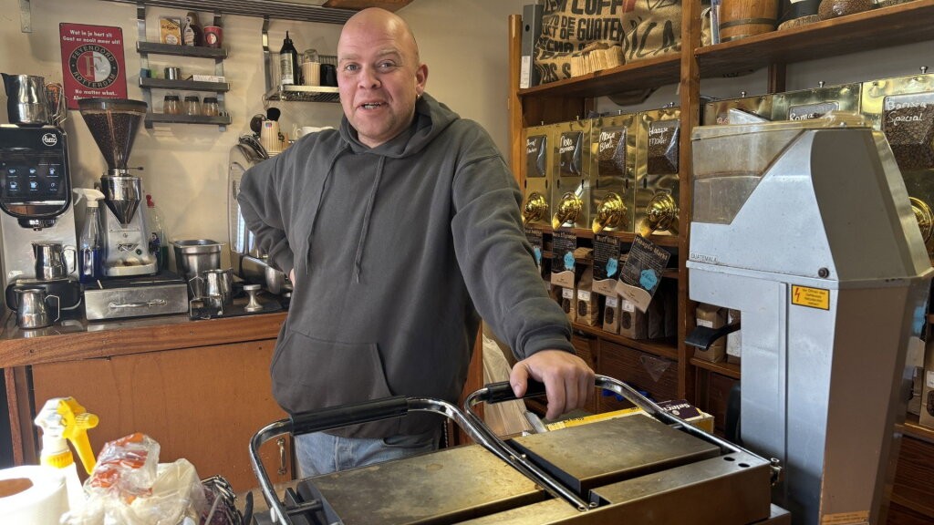 Hoe een Rotterdammer de Haagse Markt verovert met koffie en tosti's