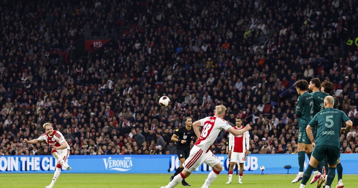 Ajax ontsnapt aan nederlaag tegen NEC, maar arbitrage en spel roepen vragen op