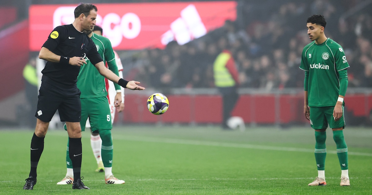 Ajax-Groningen wordt dinsdag uitgespeeld in leeg stadion