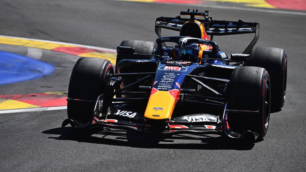 Verstappen blijft nuchter na P2 in Madrid: 'Mercedes en McLaren zijn sneller'