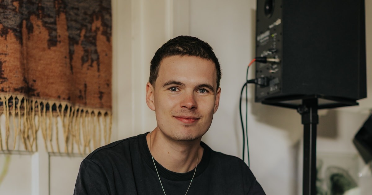 DJ August uit Amsterdam ruilde zes dagen drinken in voor een nuchter leven: 'Ineens heb ik zin de zolder op te ruimen'